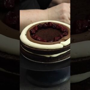 Black Forest cake 🌲🍰 #shorts #cakedecorating