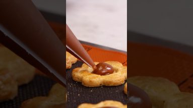 Vanilla & Coffee Caramel Biscuits That Melt in Your Mouth