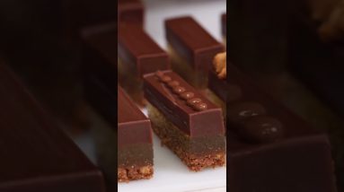 Apple Crumble… But Make It Chocolate 🍏