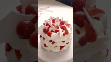 Eton Mess Layered Cake #Recipe